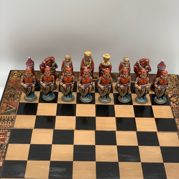 PERUVIAN INCAS Vs CONQUISTADORS FIGURINES CHESS - Picture 5 of 7